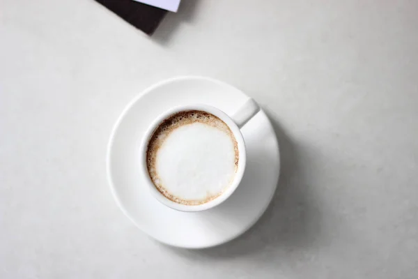 Pagi Kopi Secangkir Cappuccino Yang Baru Diseduh Secangkir Kopi Dengan — Stok Foto