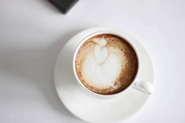 Kopi Cangkir Cappuccino Yang Baru Diseduh Dengan Seni Latte Tulip — Stok Foto