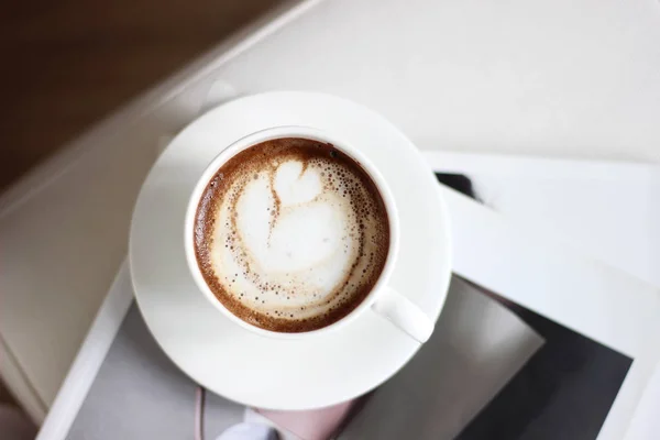 Kopi Secangkir Cappuccino Segar Dengan Seni Latte Tulip One Cup — Stok Foto