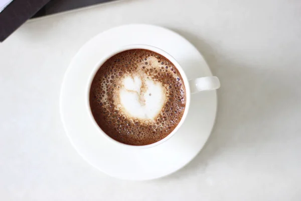 Secangkir Cappuccino Dengan Seni Latte Tulip Kopi Dengan Milk Foam — Stok Foto