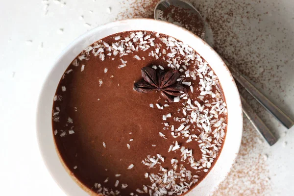 Gros Plan Mousse Chocolat Avec Noix Coco Cacao Délicieux Dessert — Photo