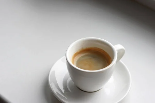 Vers Gemaakt Espresso Geserveerd Wit Met Kopieerruimte Koffie Verfrissing Stockfoto