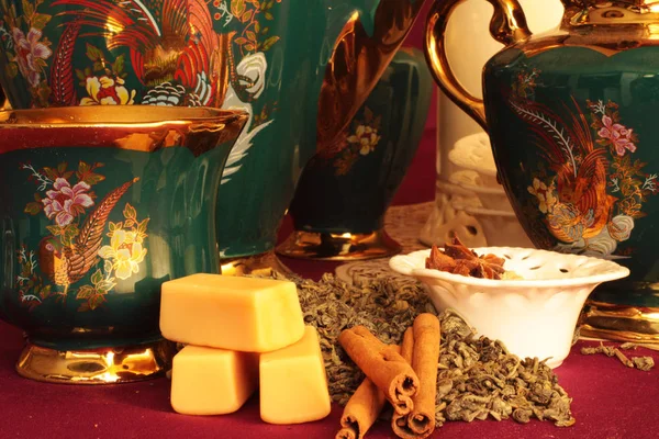 çay ve tarçın çubukları çay şeker demet fincan