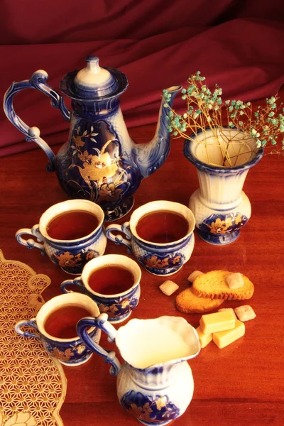 süt ve tatlılar çay sürahi bardak