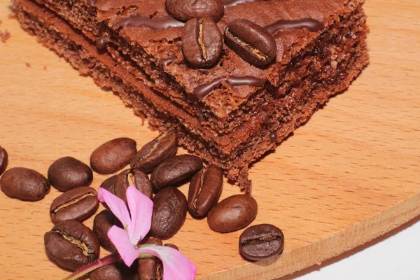 chokolate kek ve kahve parçası