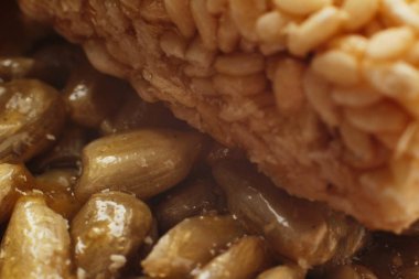 ayçiçeği tohumu ve susam şeker çubuğu