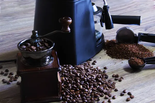 Kaffe Bönor Och Malet Kaffe Nära Kaffe Bryggaren — Stockfoto