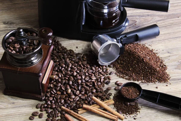 Kaffe Bryggare Och Mycket Kaffe Närheten — Stockfoto