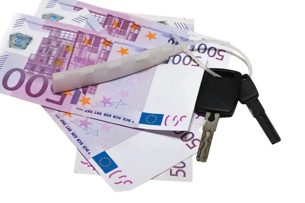 The keys to the car and banknotes of 500 euros — Stock Photo, Image