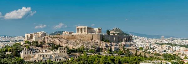 帕台农神庙 雅典卫城和以 Lykavitos 为背景的现代雅典 — 图库照片