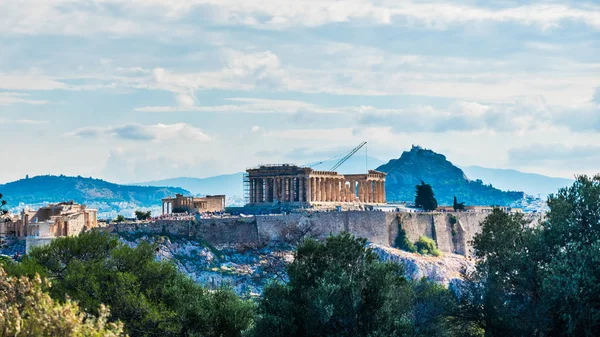 雅典卫城 以帕台农神庙和普皮莱亚为背景 — 图库照片