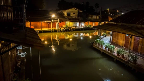 Leerer Schwimmender Markt Der Nacht — Stockfoto