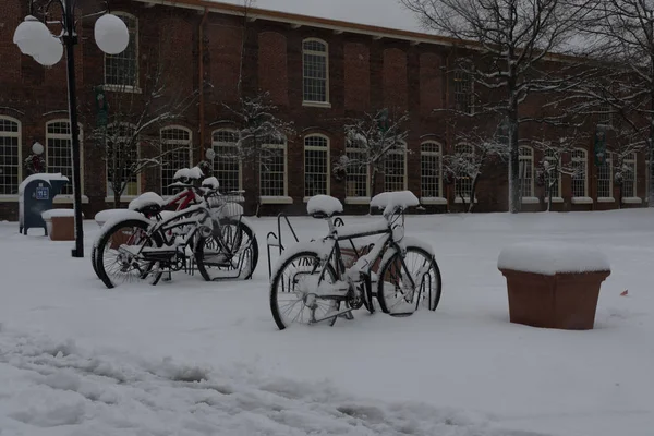 Bicicletas Portabicicletas Centro Comercial Cubierto Nieve — Foto de Stock