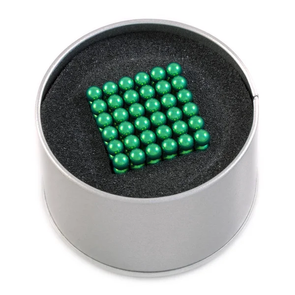 Metal kutuda yeşil neocube greeen