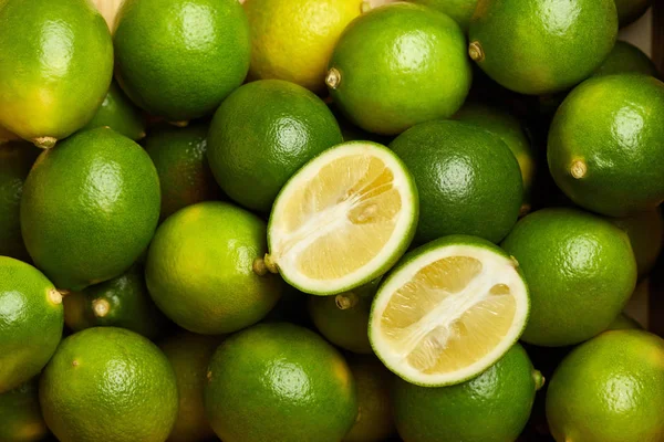Zöld Limes Csomó Ezek Közül Egyik Vágott — Stock Fotó