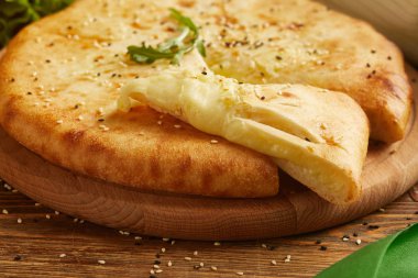 Patates ve peynir ile pasta ve yakın çekim görmek