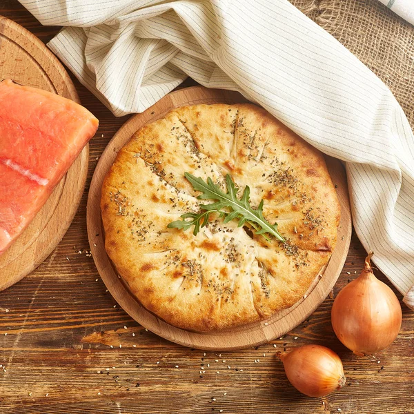 Vista Cerca Pie Con Salmón Cebolla — Foto de Stock