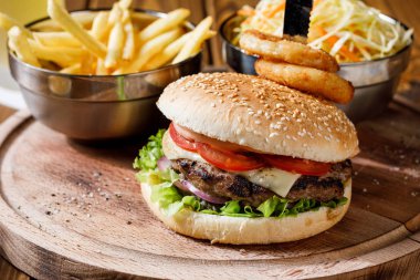 Burger patates ve bira