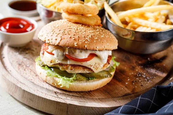 Burgare Och Pommes Frites — Stockfoto