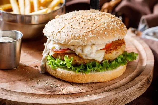 Hamburger Sfondo Bianco — Foto Stock