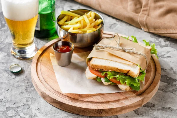 Panino Con Verdure Prosciutto Patatine Fritte — Foto Stock