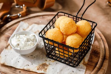 peynir topları sepeti