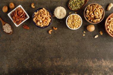 Kaselerde farklı türde fındıklardan yapılmış çerçeve