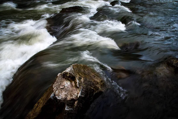 Příroda Sezónní Pozadí Temný Večer Divoká Řeka — Stock fotografie