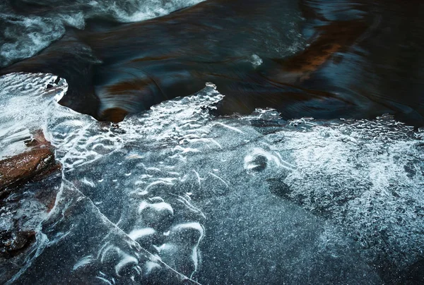 Doğa Arka Plan Veya Doku Detay Ice Ile Kışın Nehri — Stok fotoğraf