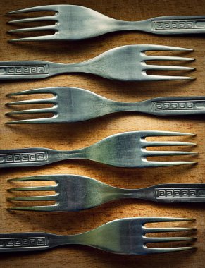 Retro arka plan veya doku çatal ahşap mutfak tahtası