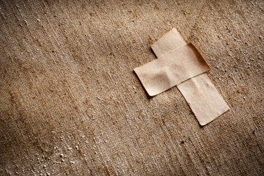 tuval üzerine yapıştırılmış yama