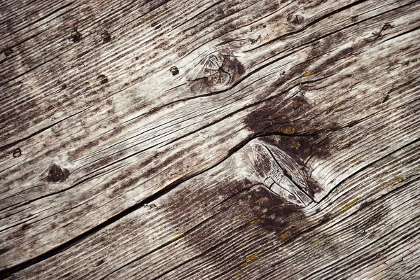 Detalhe da placa de madeira weathered velha com nó — Fotografia de Stock