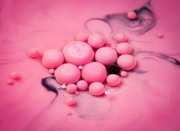 Oil balls in pink water — Stock Photo, Image