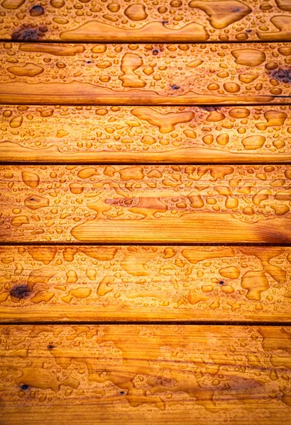 Hintergrund Oder Textur Holzplatte Mit Wassertropfen — Stockfoto