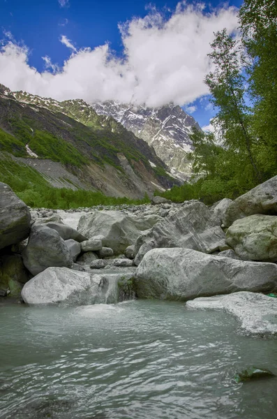 Ushguli - a aldeia habitada mais alta da Europa. Cáucaso, Svaneti Superior Património Mundial da UNESCO. Geórgia. — Fotografia de Stock