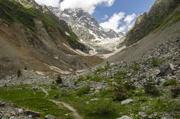 Ushguli - den högsta bebodda byn i Europa. Kaukasus, Övre Svaneti - Unescos världsarvslista. Georgien. — Stockfoto