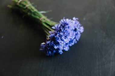 Peygamber karanlık bir arka plan üzerinde buket. düğün detayları, Gelin Buketi