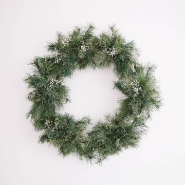 Yeni yıl iç. Garland ile Ladin çelenk. Noel süsleri 