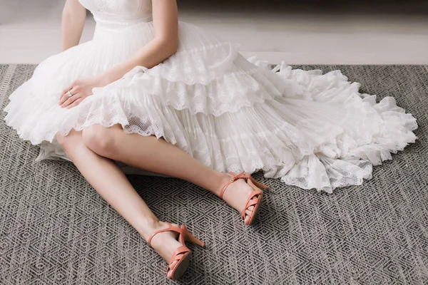 Beautiful woman legs in  high heel shoes. Wedding dress and shoes. Morning of the bride — Stock Photo, Image