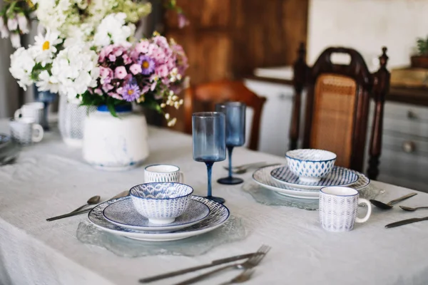 El diseño de la moderna cocina casera en estilo rústico. decoración de la cocina — Foto de Stock