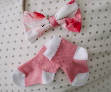 Bebek giysileri Top view moda trendy bakmak, moda konsepti.  