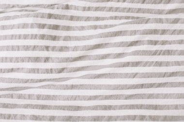 Kumaş doku arka plan. Buruşuk, buruşuk kumaş. Gece uykusundan sonra unmade yatak çarşafı üst görünümü. Yumuşak odaklama