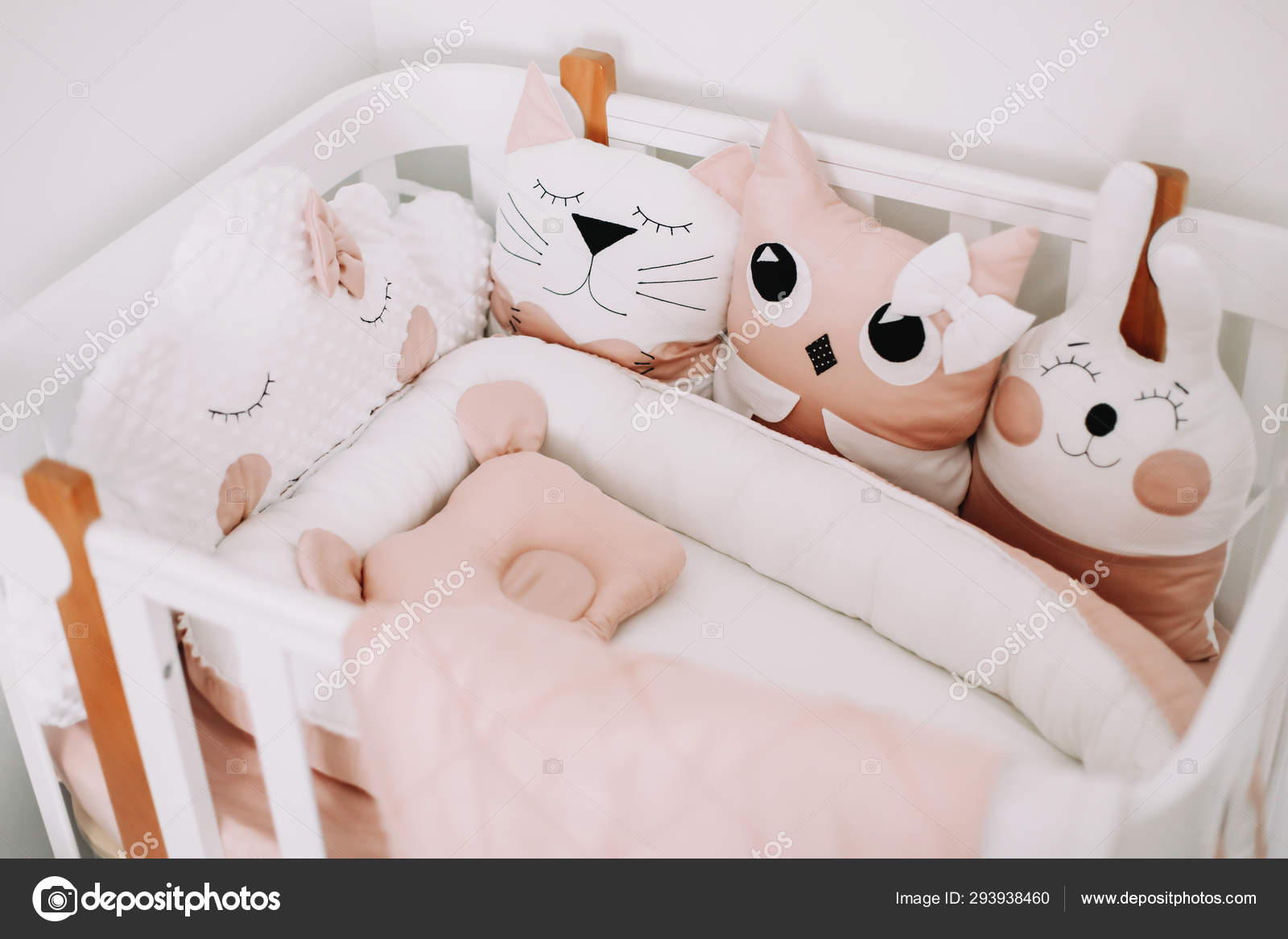 Details Droles De Chambre D Enfants Nuage De Coussin Chat Lievre Douces Decorations De Chambre De Pepiniere Pour Une Petite Fille Lit Bebe Elegant Image Libre De Droit Par Gkondratenko C