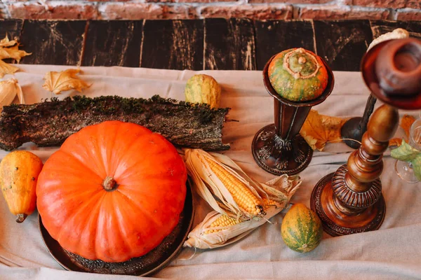 Table setting for Thanksgiving day. Autumn table with pumpkins and candles. fall home decoration for festive dinner — Stock Photo, Image