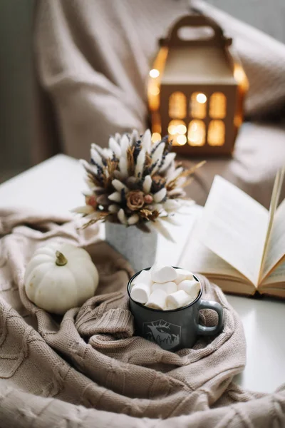 Seasonal home autumn decoration with dried flowers and white pumpkin. Cozy warm image, hygge style — Stock Photo, Image