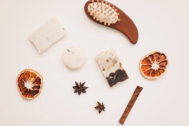 Güzellik, spa, tedavi, doğal organik el yapımı sabun ve malzemelerle sağlıklı kompozisyon. Hijyen, bakım konsepti.