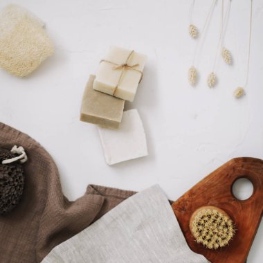 Mutfak aksesuarları, doğal organik sabunlar. Plastiksiz ve çevre dostu ürünler konsepti, üst görünüm