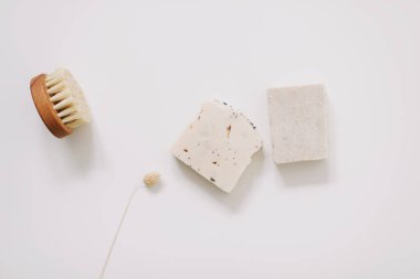 Mutfak aksesuarları sıfır. Doğal organik sabun. Ev içinde çevre dostu ürünler, üst görünüm. 