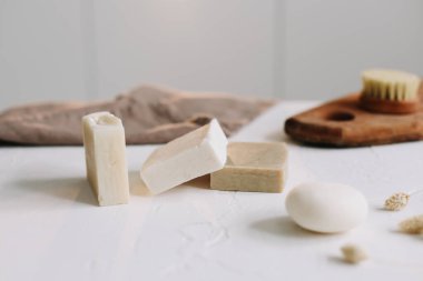 Mutfak aksesuarları, doğal organik sabunlar. Plastiksiz ve çevre dostu ürünler konsepti, üst görünüm