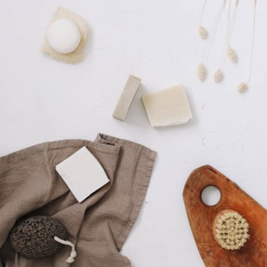 Mutfak aksesuarları, doğal organik sabunlar. Plastiksiz ve çevre dostu ürünler konsepti, üst görünüm